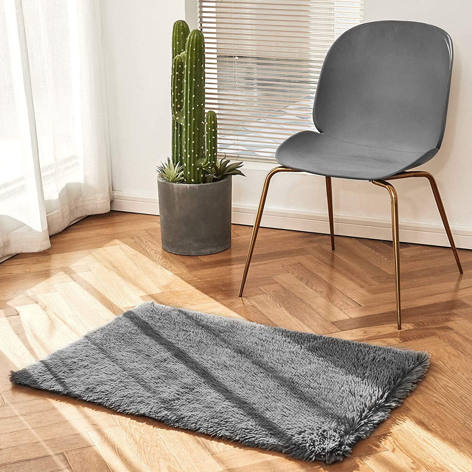 Machine Washable Area Rug for Bedroom, Dorm Room, Small Fluffy